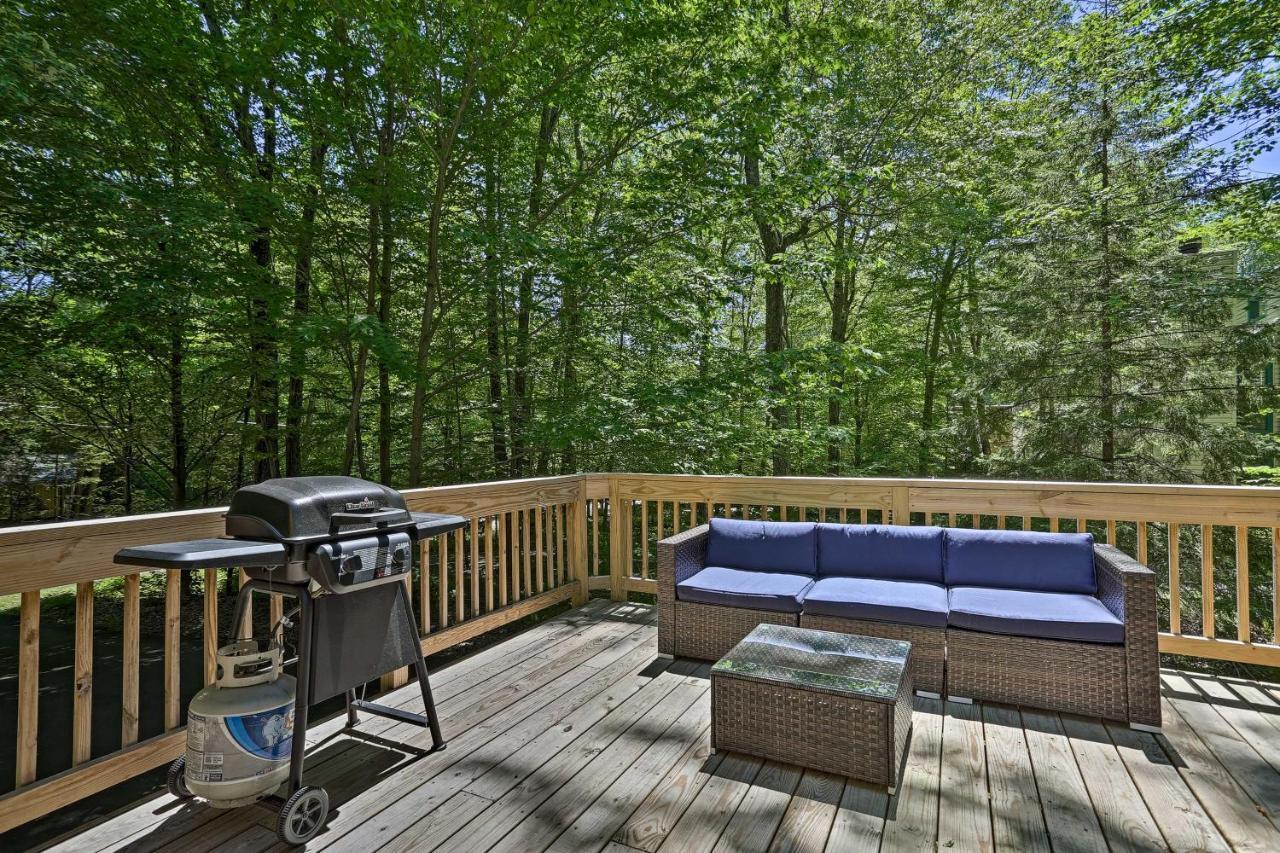 Bear Den Rustic Pocono Lake Home With Game Room! Exterior photo