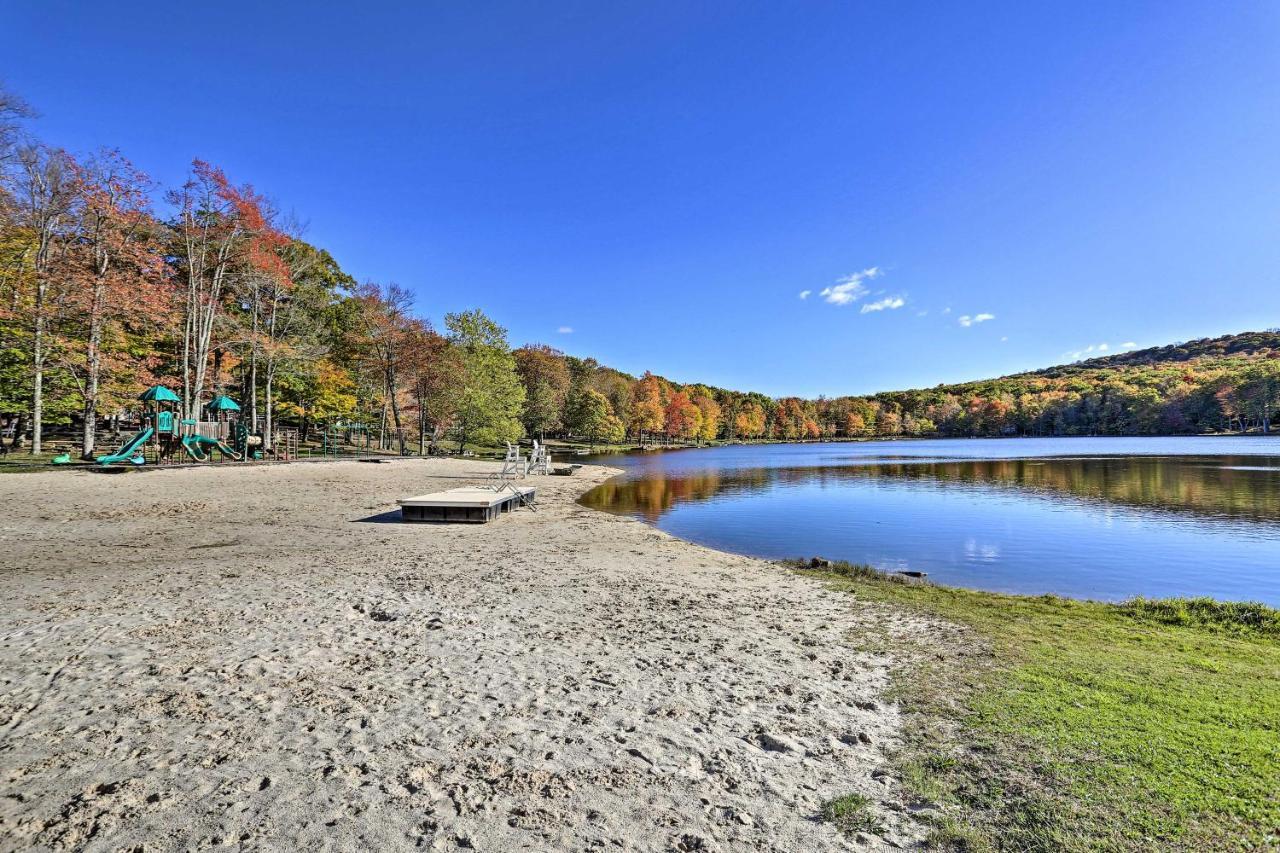Bear Den Rustic Pocono Lake Home With Game Room! Exterior photo