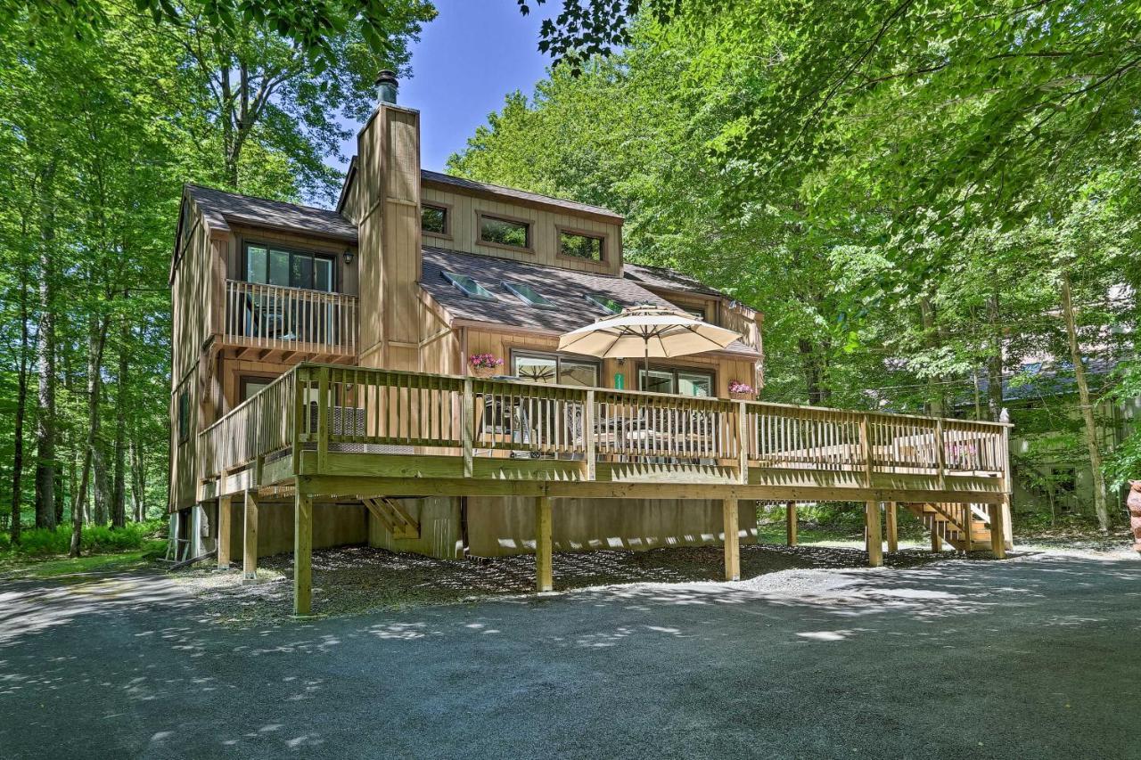 Bear Den Rustic Pocono Lake Home With Game Room! Exterior photo