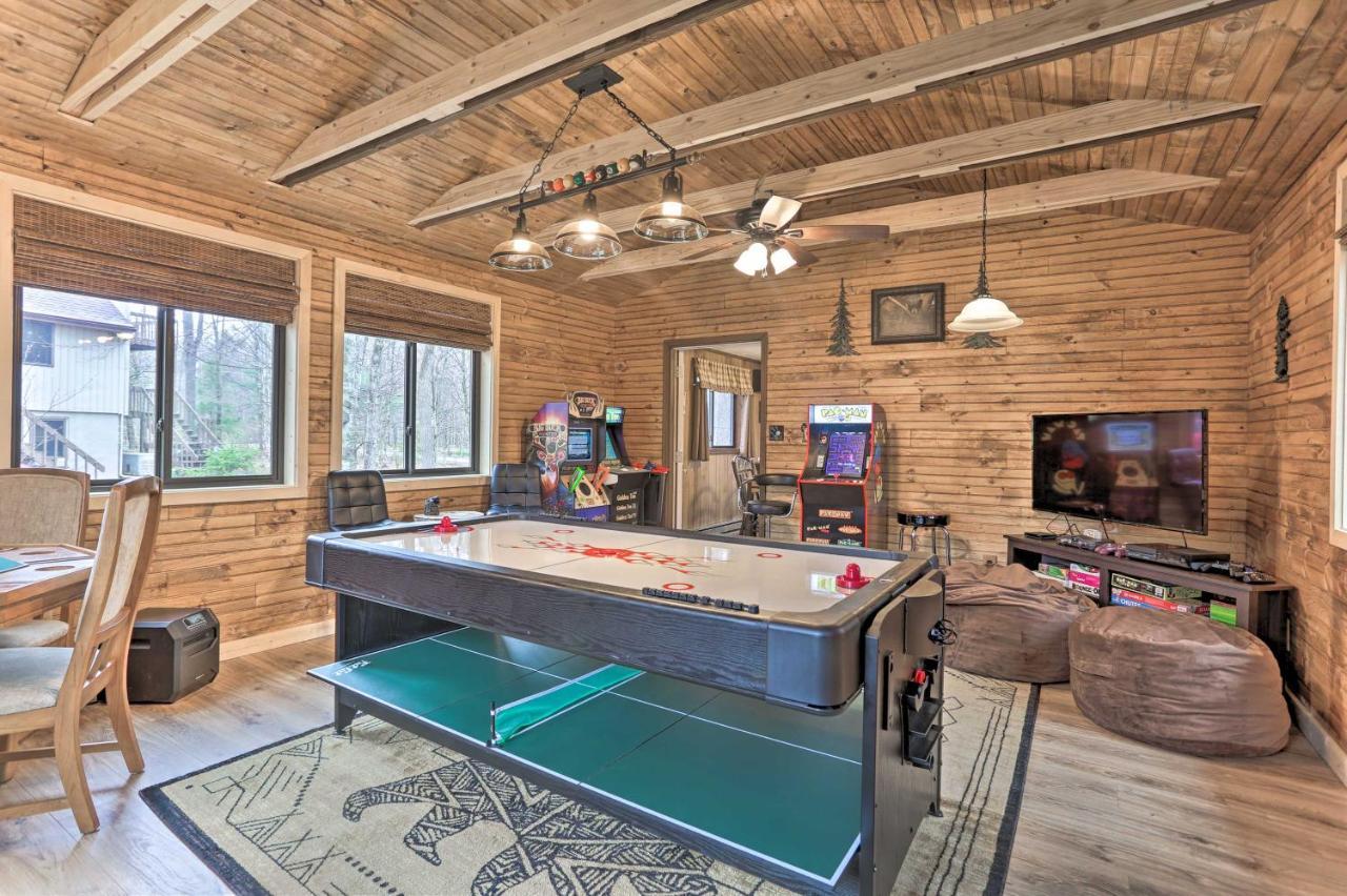 Bear Den Rustic Pocono Lake Home With Game Room! Exterior photo