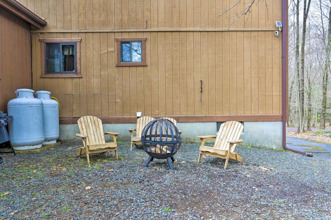 Bear Den Rustic Pocono Lake Home With Game Room! Exterior photo